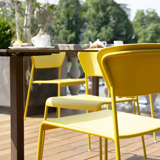 Plateaux compact sur mesure conçus par RestooTab, adaptés aux besoins des décorateurs.