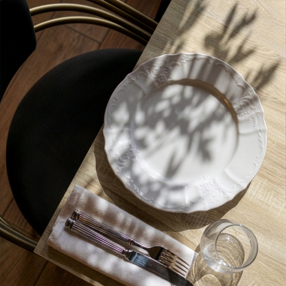 plateau de table sur mesure décor effet Chêne bastide pour restaurant bar et bistrot  avec pied de table noir.