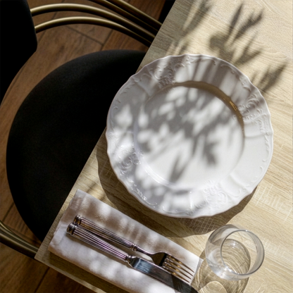 plateau de table sur mesure décor effet Chêne bastide pour restaurant bar et bistrot  avec pied de table noir.