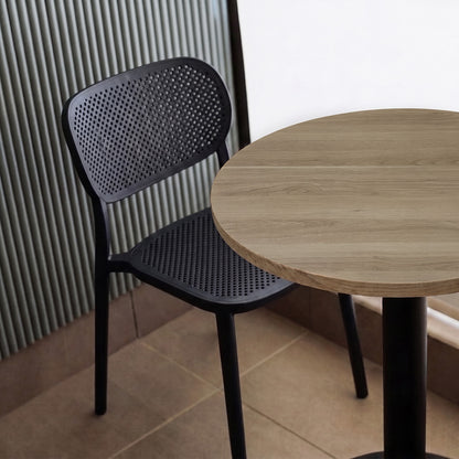 plateau de table sur mesure décor chêne pour restaurant bar et bistrot  avec pied de table noir.