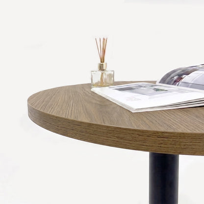 plateau de table sur mesure décor chêne pour restaurant bar et bistrot  avec pied de table noir.