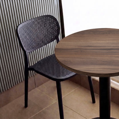 plateau de table sur mesure décor chêne pour restaurant bar et bistrot  avec pied de table noir.