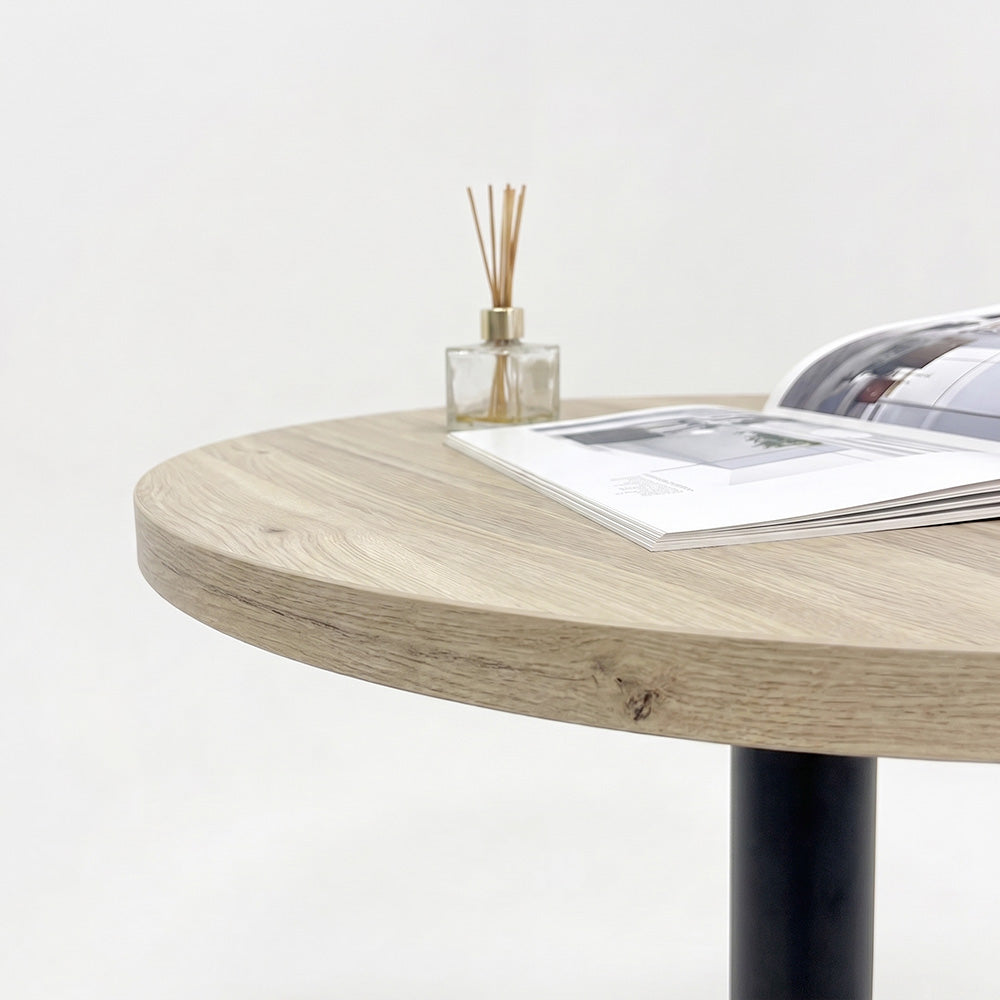 plateau de table sur mesure décor chêne pour restaurant bar et bistrot  avec pied de table noir.