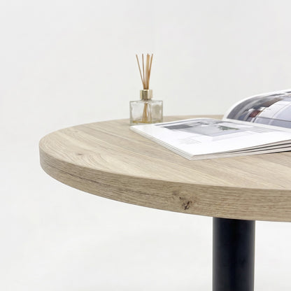 plateau de table sur mesure décor chêne pour restaurant bar et bistrot  avec pied de table noir.