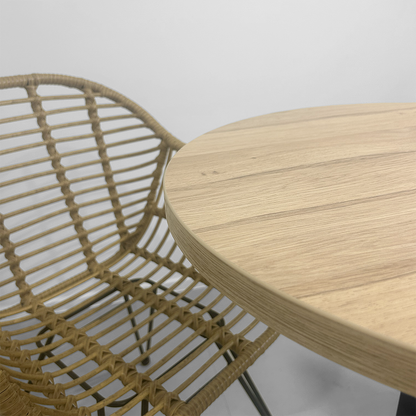 plateau de table sur mesure décor effet chêne pour restaurant bar et bistrot  avec pied de table noir.