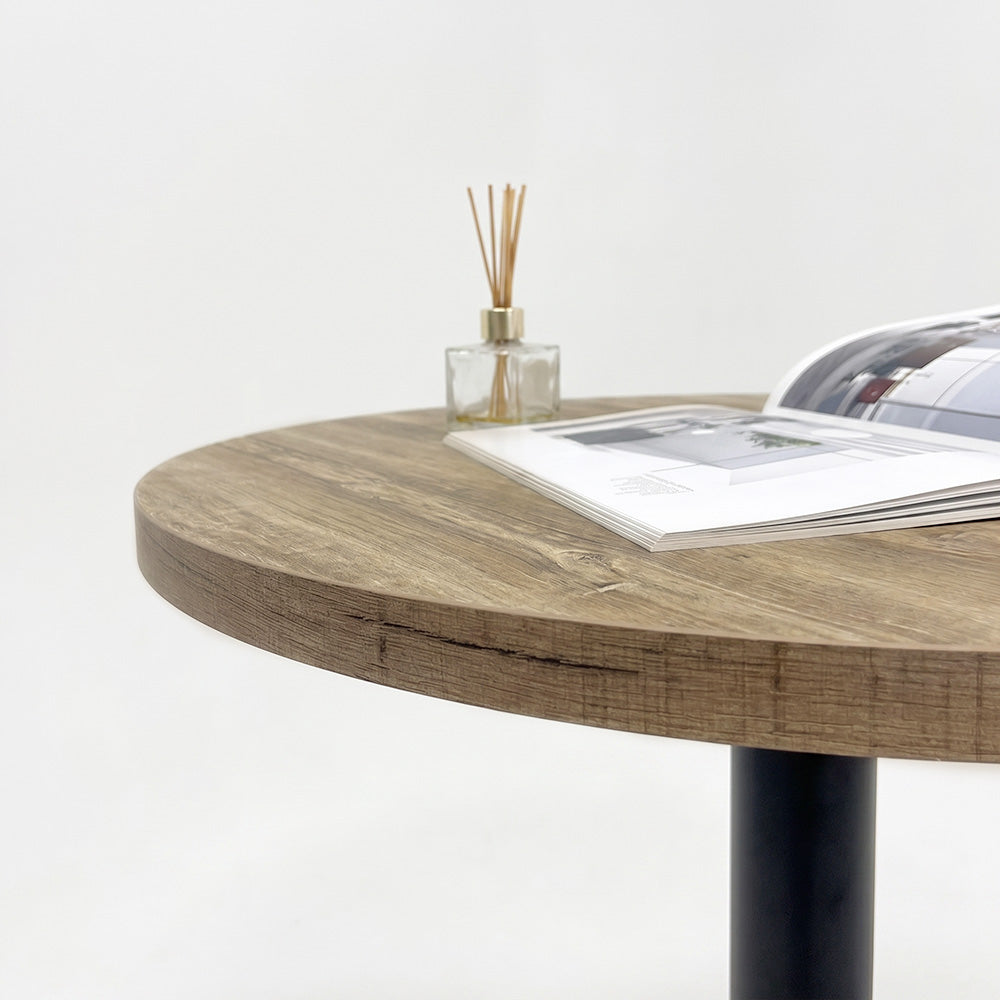 plateau de table sur mesure décor chêne pour restaurant bar et bistrot  avec pied de table noir.