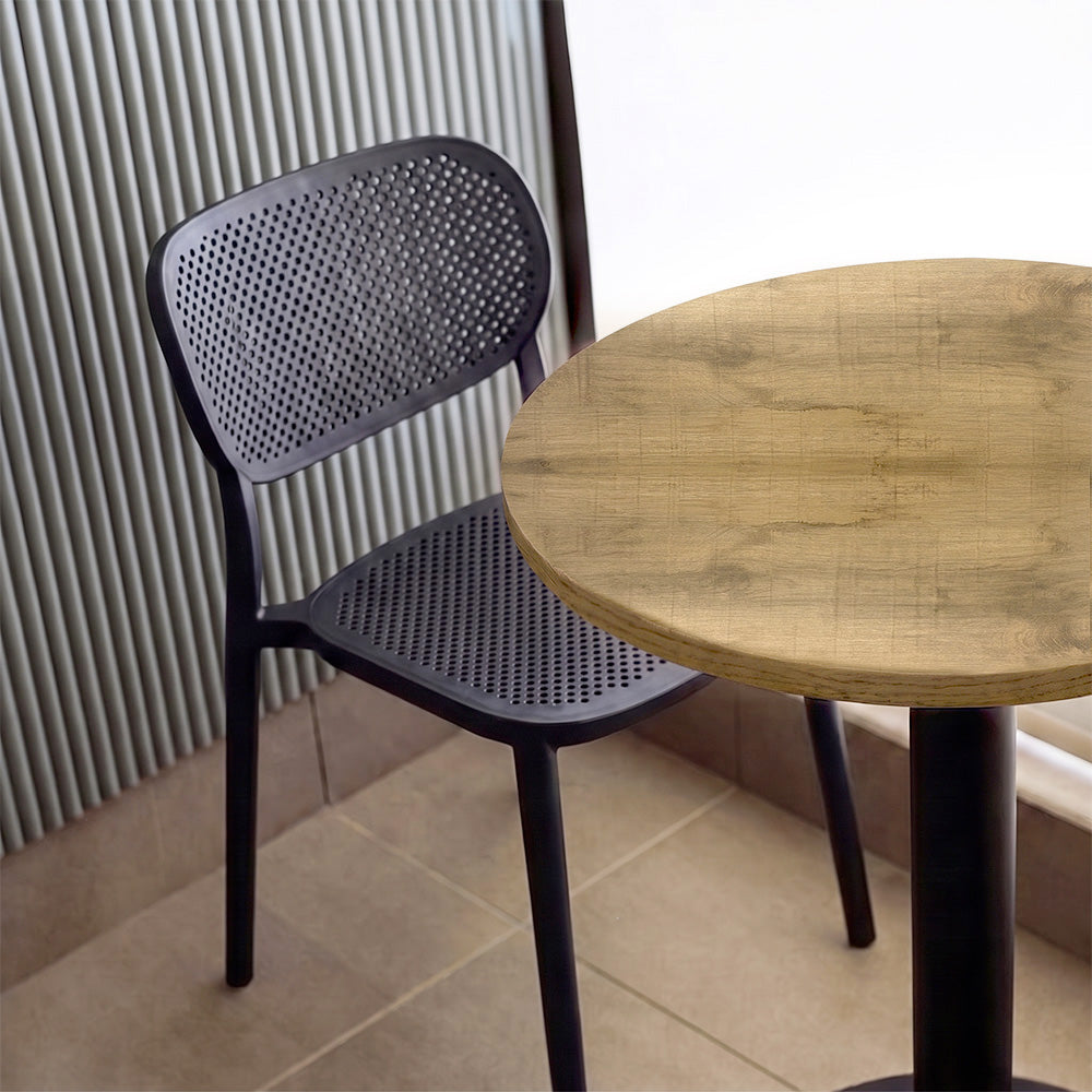 plateau de table sur mesure décor chêne pour restaurant bar et bistrot  avec pied de table noir.