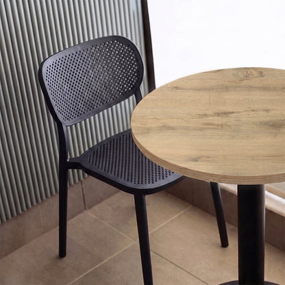 plateau de table sur mesure décor chêne pour restaurant bar et bistrot  avec pied de table noir.
