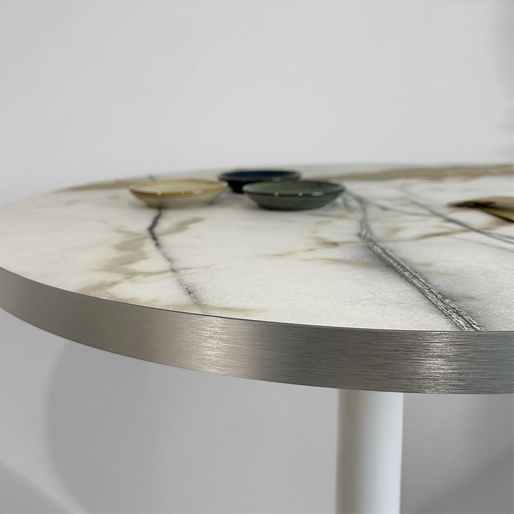 plateau de table sur mesure décor effets marbre blanc avec chant inoxydable