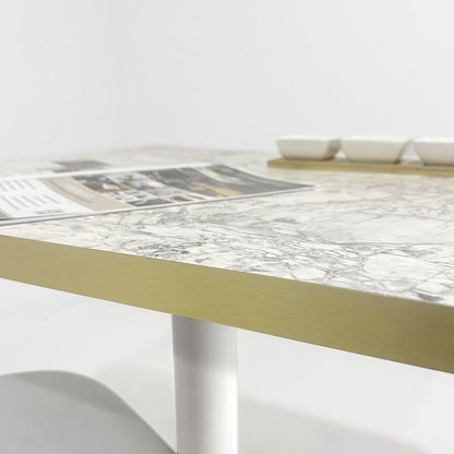 plateau de table sur mesure décor marbre blanc pour restaurant bar et bistrot  avec pied de table blanc.