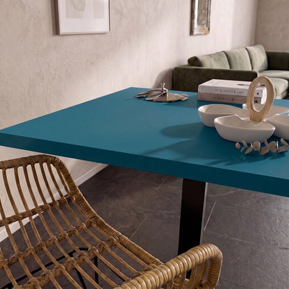 plateau de table sur mesure décor unis bleu pour restaurant bar et bistrot  avec pied de table blanc.