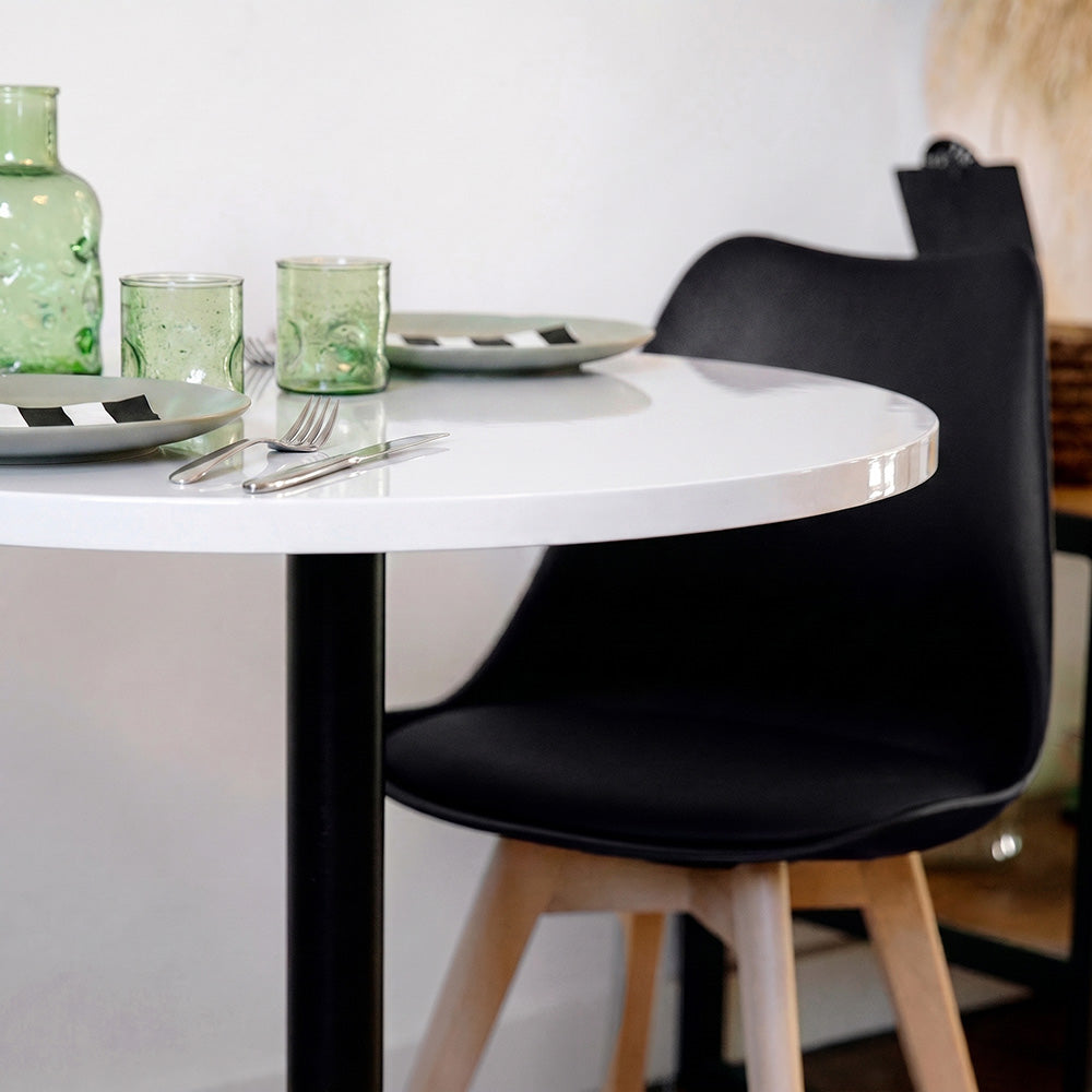 plateau de table sur mesure décor unis blanc brillant pour restaurant bar et bistrot  avec pied de table noir.