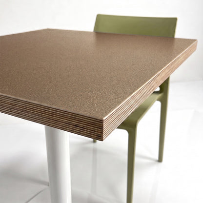 plateau de table sur mesure décor unis marron pailletes  brillant pour restaurant bar et bistrot  avec pied de table noir.