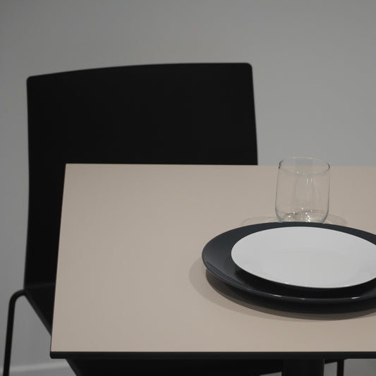 plateau de table sur mesure restaurant beige coquille compact HPL RestooTab