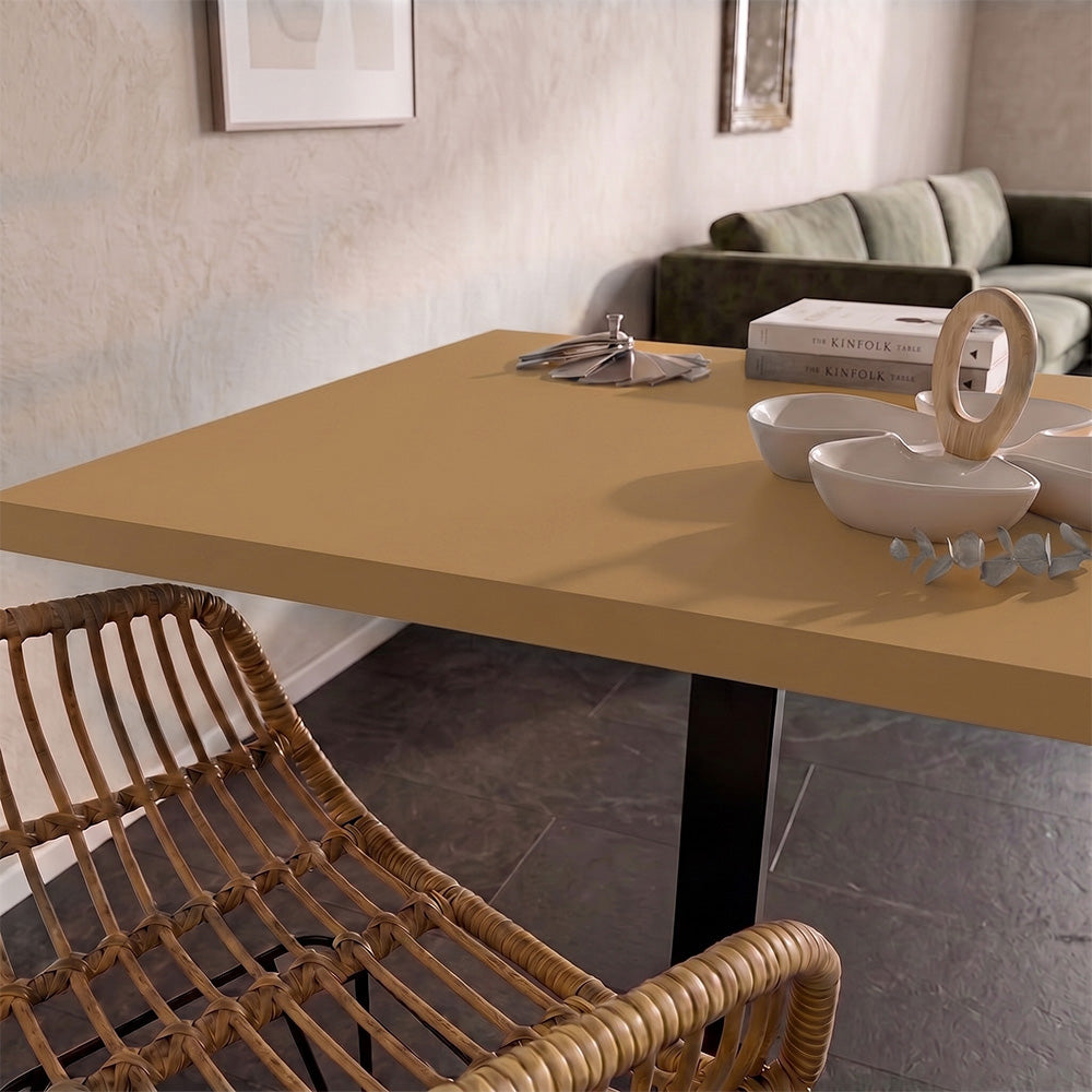 plateau de table sur mesure décor orange pour restaurant bar et bistrot  avec pied de table noir.