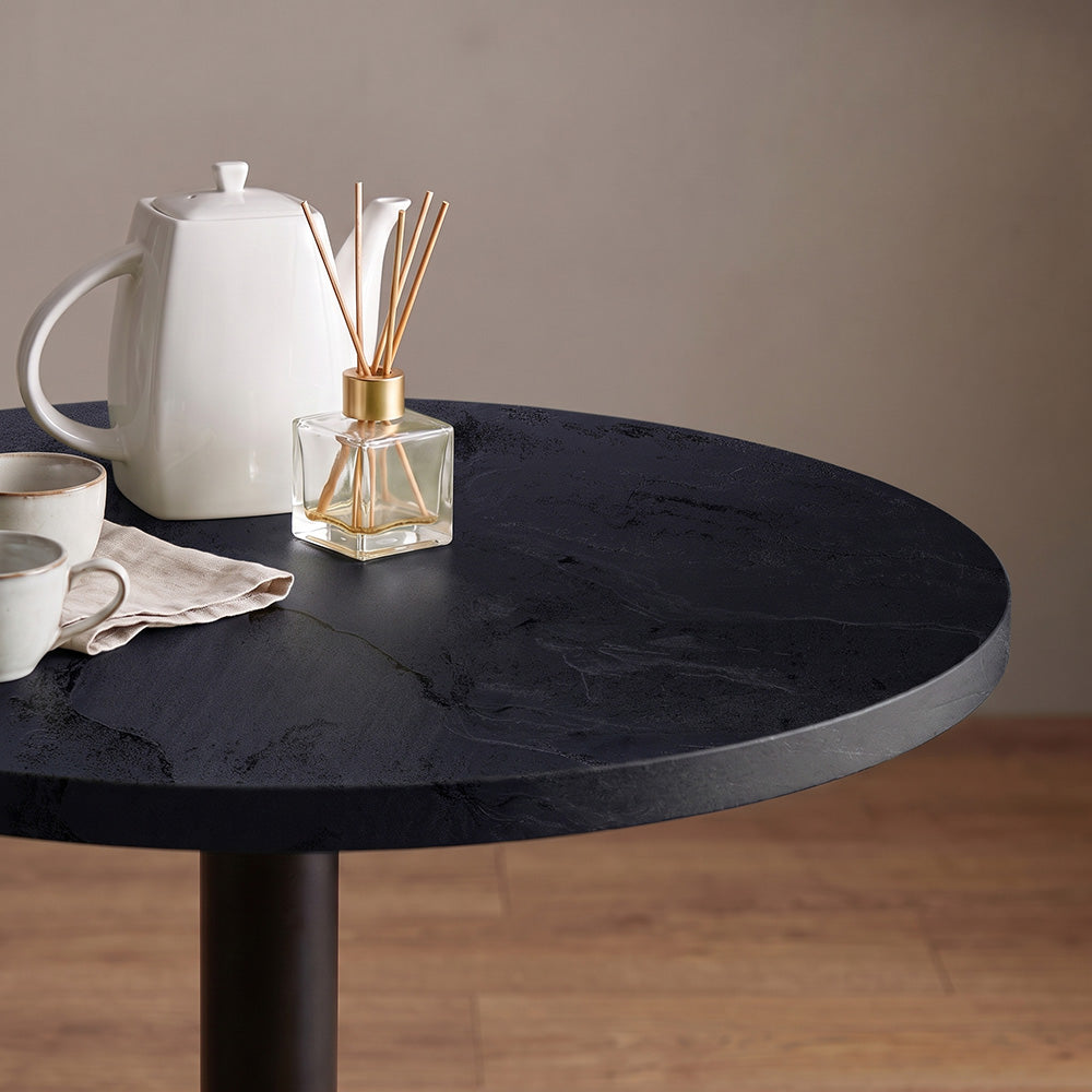 plateau de table sur mesure décor noir pour restaurant bar et bistrot  avec pied de table noir.