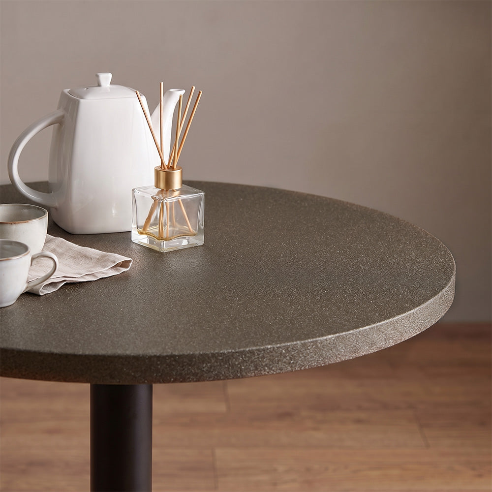 plateau de table sur mesure décor effet noir à paillettes pour restaurant bar et bistrot  avec pied de table noir.