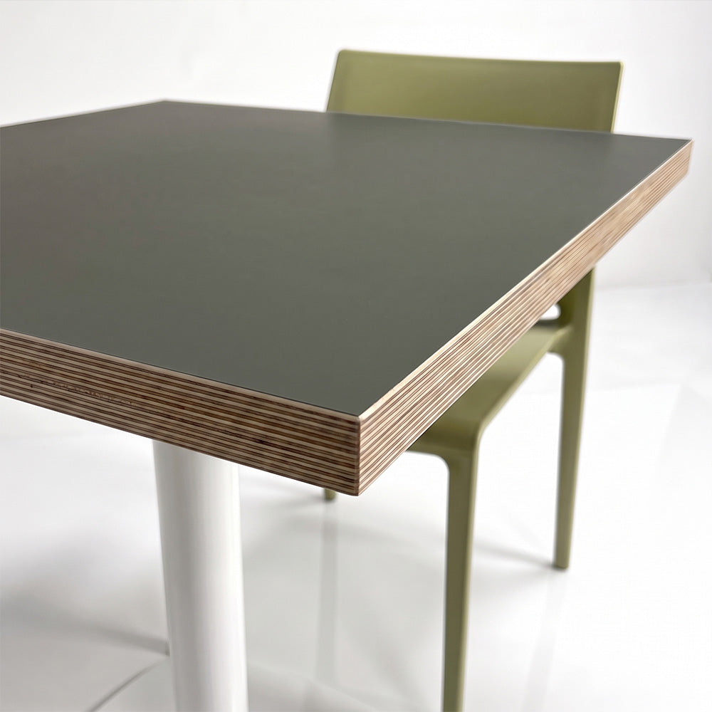 Customizable Comodoro green table top
