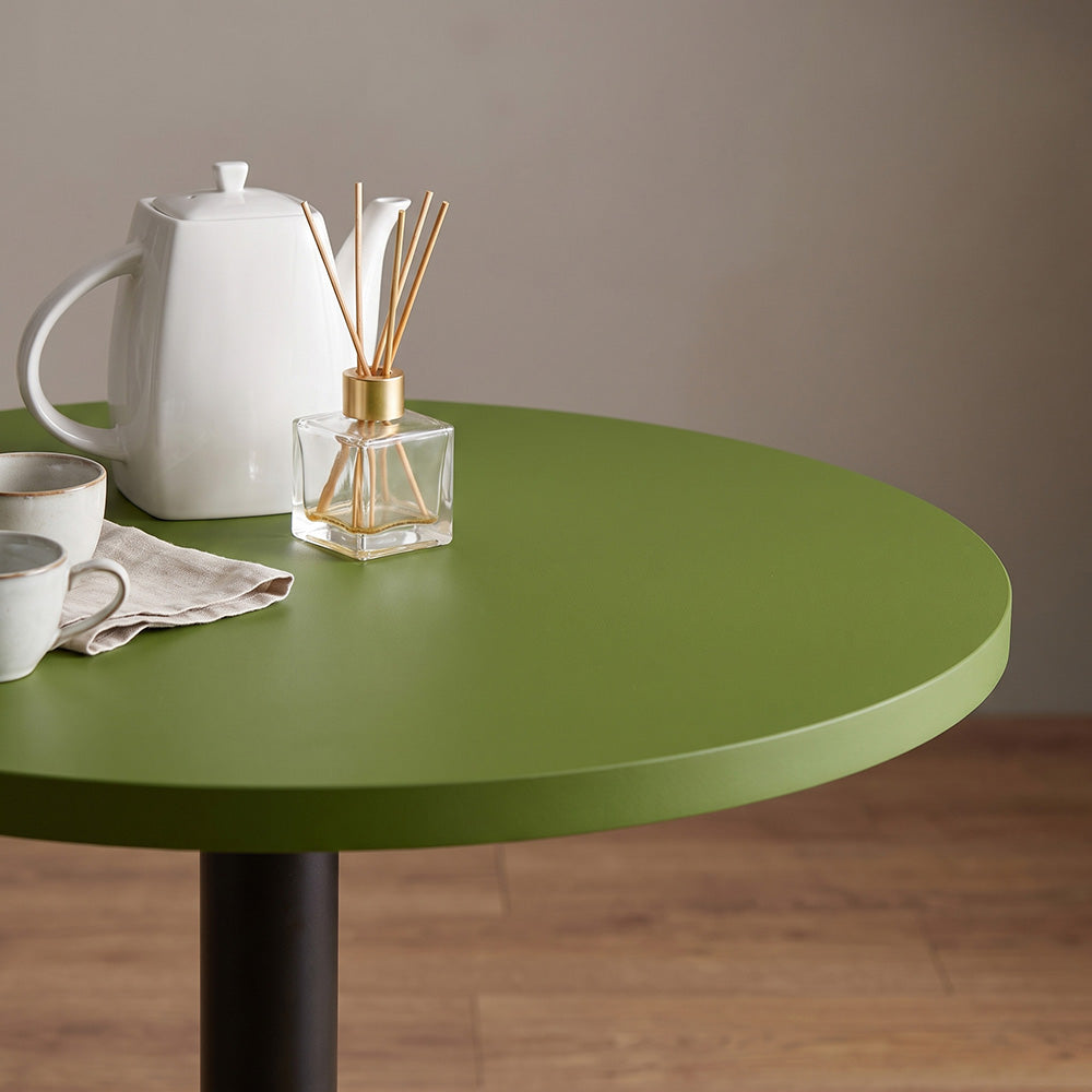 plateau de table sur mesure décor effet unis vert pour restaurant bar et bistrot  avec pied de table noir.