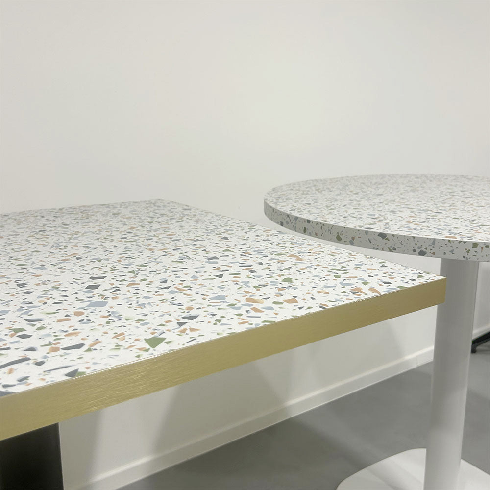 plateau de table sur mesure en terrazo, colorée