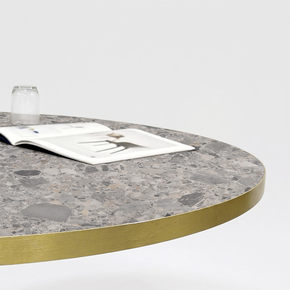 plateau de table sur mesure décor Terrazzo pour restaurant bar et bistrot  avec pied de table noir.