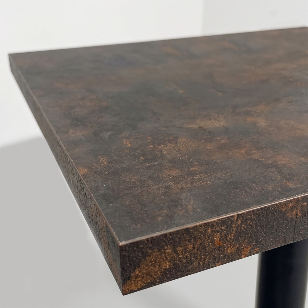 plateau de table sur mesure décor oxydée  pour restaurant bar et bistrot  avec pied de table noir.
