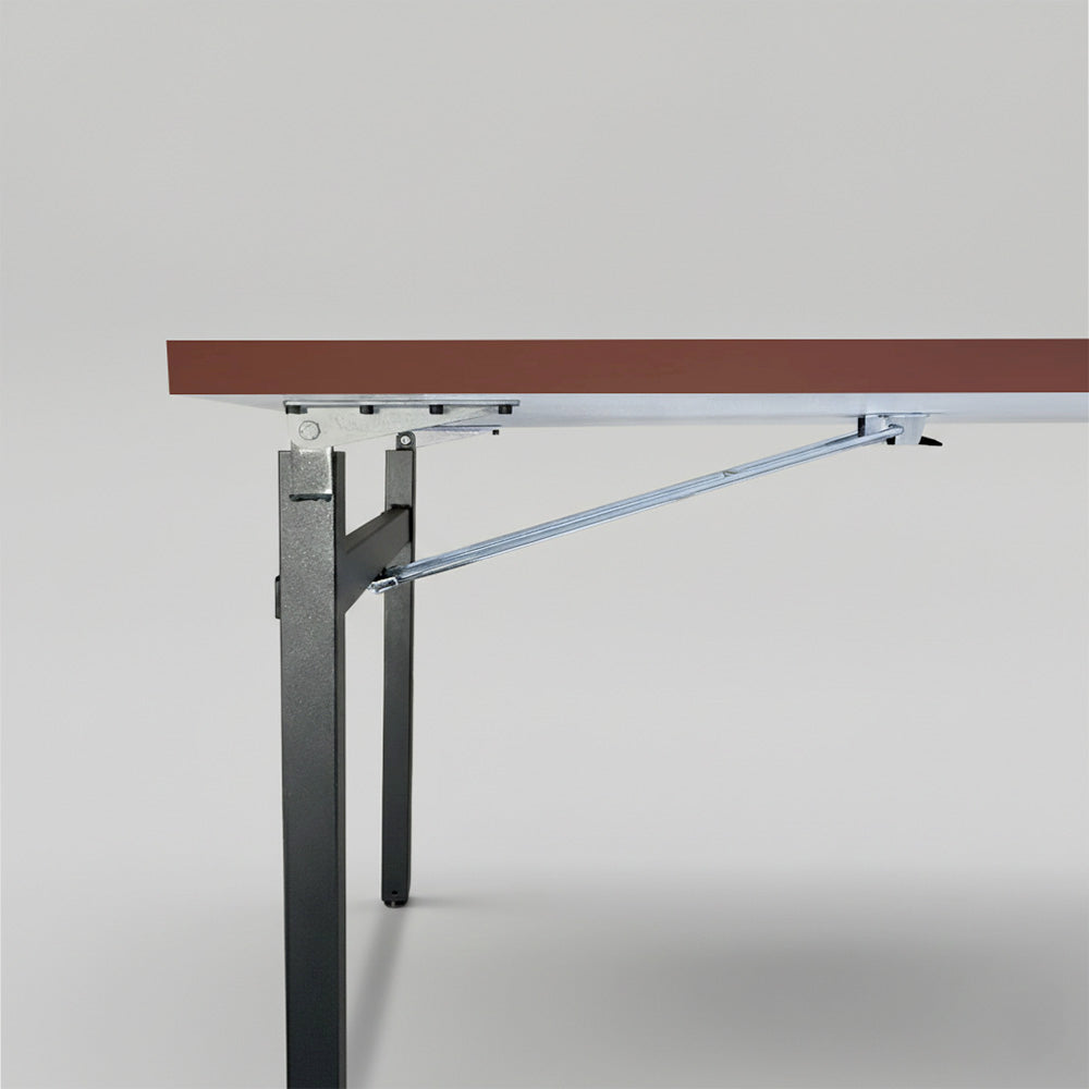 Table rectangulaire pliante d'intérieur pour restaurant et hôtel, structure en acier et plateau en bois aggloméré. décor rouge