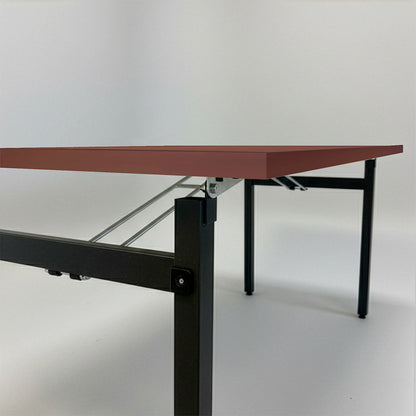 Table rectangulaire pliante d'intérieur pour restaurant et hôtel, structure en acier et plateau en bois aggloméré. décor rouge